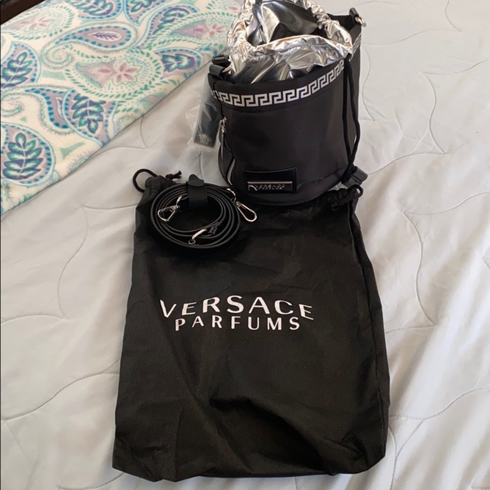 Cute small  bucket bag brand new don’t need it